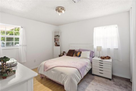 Villa ou maison à vendre à Miami, Floride: 5 chambres, 310.57 m2 № 2055320 - photo 19