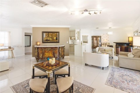 Villa ou maison à vendre à Miami, Floride: 5 chambres, 310.57 m2 № 2055320 - photo 5