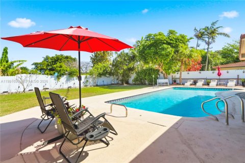 Villa ou maison à vendre à Miami, Floride: 5 chambres, 310.57 m2 № 2055320 - photo 25