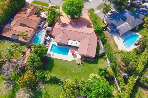 Villa ou maison à vendre à Miami, Floride: 5 chambres, 310.57 m2 № 2055320 - photo 27