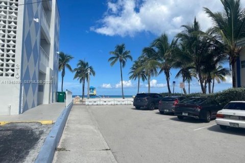 Copropriété à vendre à Hollywood, Floride: 1 chambre, 69.68 m2 № 2002159 - photo 17