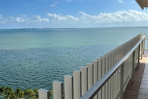 Condominio en alquiler en Miami, Florida, 3 dormitorios, 242.85 m2 № 1958155 - foto 2