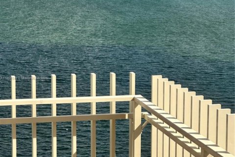 Condominio en alquiler en Miami, Florida, 3 dormitorios, 242.85 m2 № 1958155 - foto 5