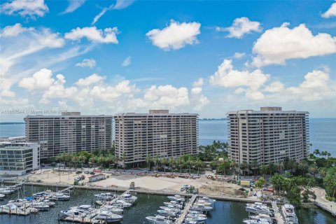 Condominio en alquiler en Miami, Florida, 3 dormitorios, 242.85 m2 № 1958155 - foto 14