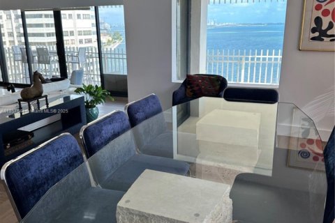 Condominio en alquiler en Miami, Florida, 3 dormitorios, 242.85 m2 № 1958155 - foto 7