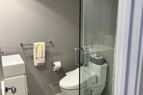 Condominio en alquiler en Miami, Florida, 3 dormitorios, 242.85 m2 № 1958155 - foto 8