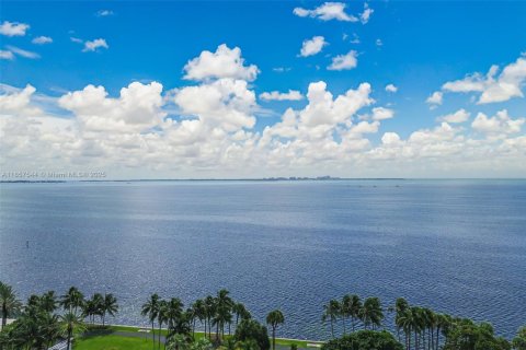 Condominio en alquiler en Miami, Florida, 3 dormitorios, 242.85 m2 № 1958155 - foto 1