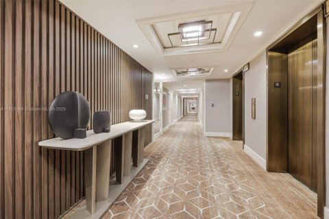 Condominio en alquiler en Miami, Florida, 3 dormitorios, 242.85 m2 № 1958155 - foto 12