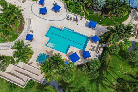 Condominio en alquiler en Miami, Florida, 3 dormitorios, 242.85 m2 № 1958155 - foto 13