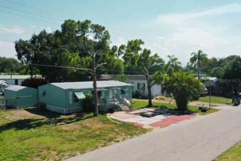 House in Clewiston, Florida 3 bedrooms, 89.19 sq.m. № 2217813