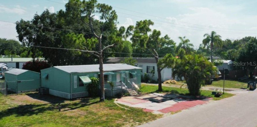 House in Clewiston, Florida 3 bedrooms, 89.19 sq.m. № 2217813