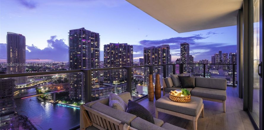 Condominio en Miami, Florida, 2 dormitorios № 1809361