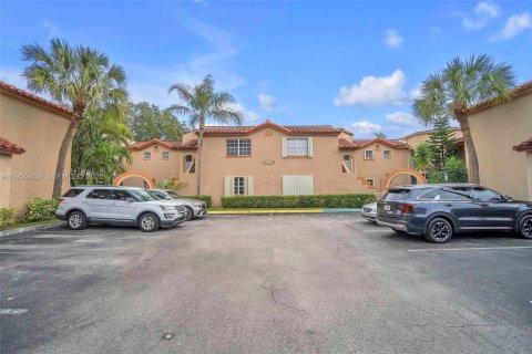 Condo in Pembroke Pines, Florida, 2 bedrooms  № 2020623 - photo 18