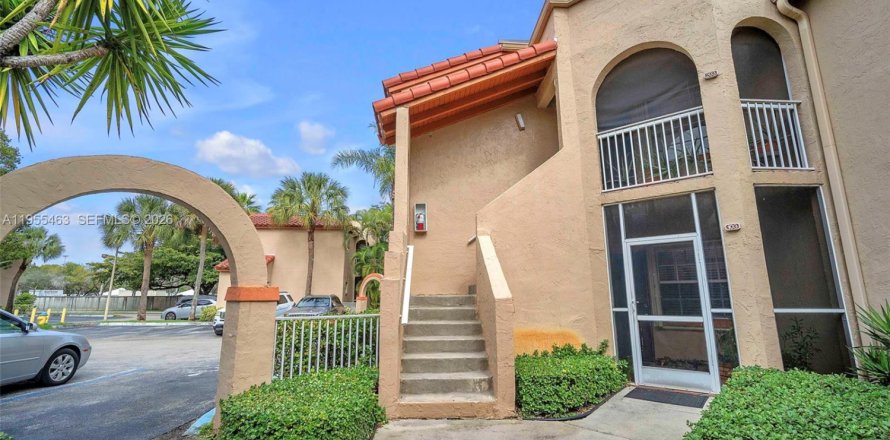 Condo in Pembroke Pines, Florida, 2 bedrooms  № 2020623