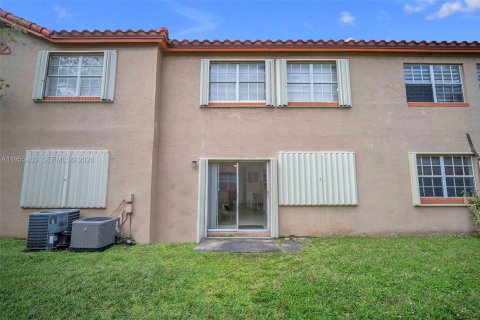 Condo in Pembroke Pines, Florida, 2 bedrooms  № 2020623 - photo 19