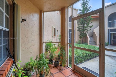 Condo in Pembroke Pines, Florida, 2 bedrooms  № 2020623 - photo 2