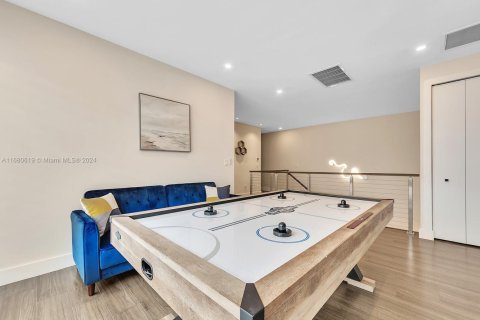 Townhouse in Fort Lauderdale, Florida 4 bedrooms, 314.66 sq.m. № 1934036 - photo 13