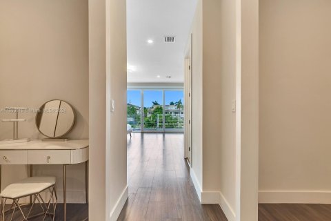 Townhouse in Fort Lauderdale, Florida 4 bedrooms, 314.66 sq.m. № 1934036 - photo 22