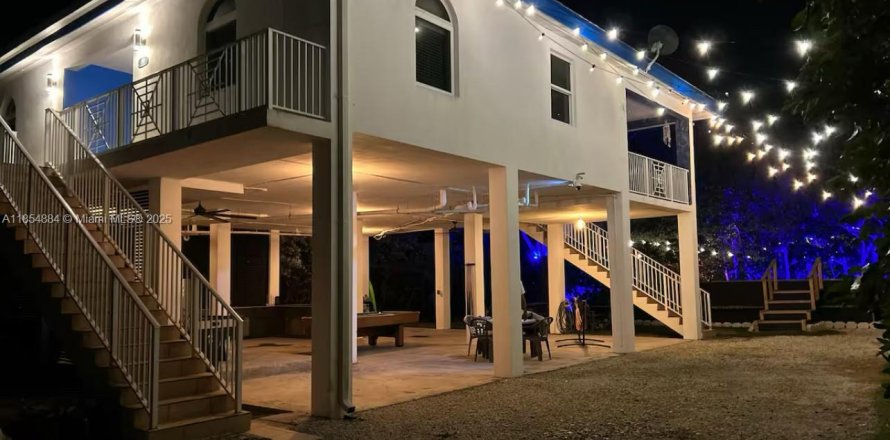 House in Key Largo, Florida 4 bedrooms, 150.5 sq.m. № 1872405