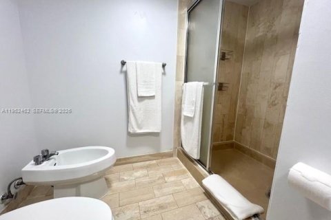 Condo in Miami, Florida, 1 bedroom  № 2006679 - photo 22