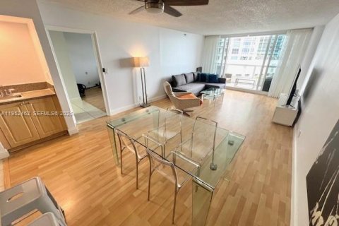 Condo in Miami, Florida, 1 bedroom  № 2006679 - photo 4