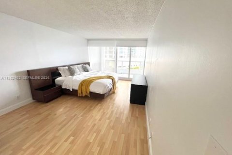 Condo in Miami, Florida, 1 bedroom  № 2006679 - photo 16