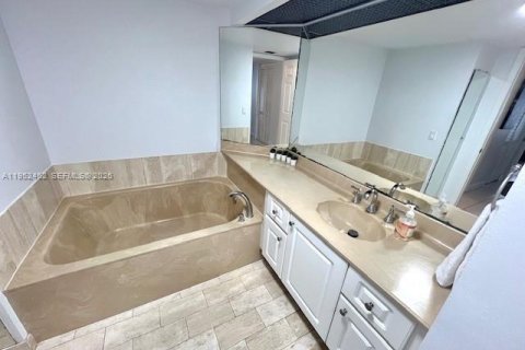 Condo in Miami, Florida, 1 bedroom  № 2006679 - photo 24