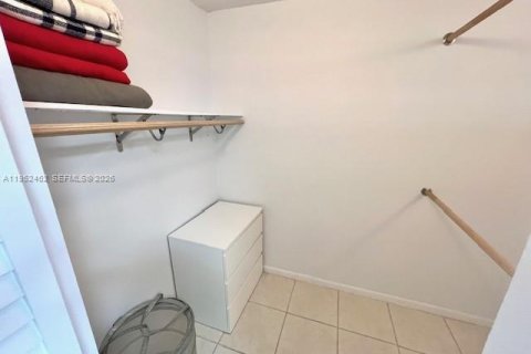 Condo in Miami, Florida, 1 bedroom  № 2006679 - photo 18