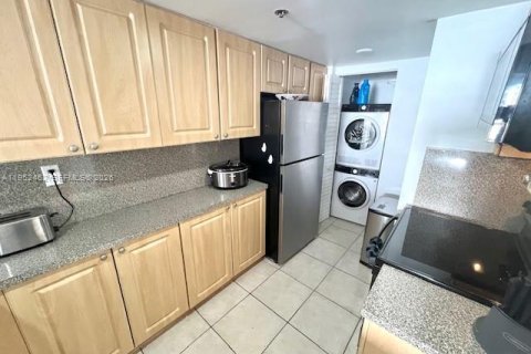 Condo in Miami, Florida, 1 bedroom  № 2006679 - photo 30