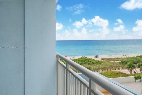 Condo in Miami Beach, Florida, 1 bedroom  № 1861907 - photo 5