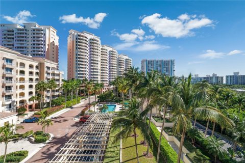 Снять в аренду кондоминиум в Ки-Бискейн, Флорида 3 спальни, 289.11м2, № 1992310 - фото 23