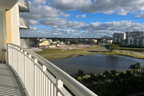 Condominio en venta en Hallandale Beach, Florida, 1 dormitorio, 85.47 m2 № 1503810 - foto 1