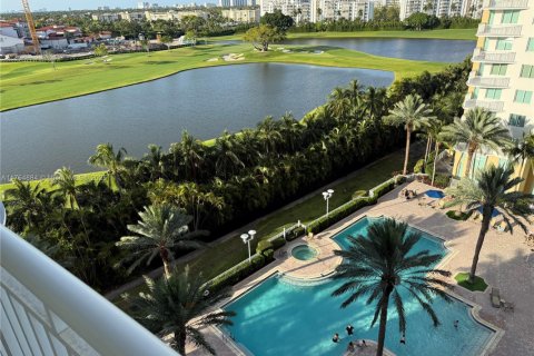 Condominio en venta en Hallandale Beach, Florida, 1 dormitorio, 85.47 m2 № 1503810 - foto 2