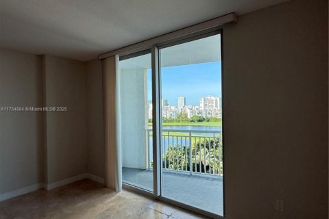 Condominio en venta en Hallandale Beach, Florida, 1 dormitorio, 85.47 m2 № 1503810 - foto 24