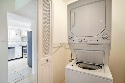 Купить кондоминиум в Юпитер, Флорида 7 комнат, 114.27м2, № 1988681 - фото 21