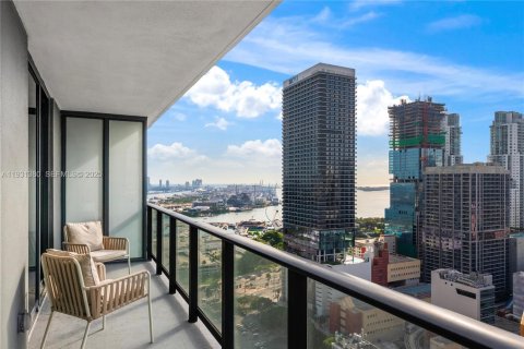 Condo in Miami, Florida, 1 bedroom  № 1991274 - photo 1