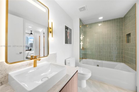 Condo in Miami, Florida, 1 bedroom  № 1991274 - photo 10