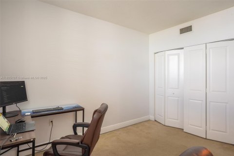 Купить кондоминиум в Майами, Флорида 2 спальни, 99.31м2, № 1792405 - фото 22