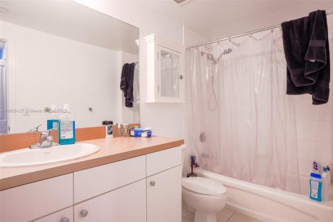 Купить кондоминиум в Майами, Флорида 2 спальни, 99.31м2, № 1792405 - фото 15