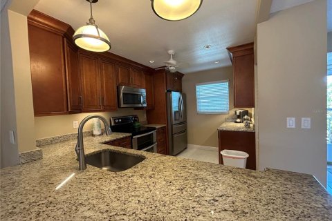 Condo in Bradenton, Florida, 2 bedrooms № 2102358 - photo 3