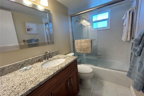 Condo in Bradenton, Florida, 2 bedrooms № 2102358 - photo 16