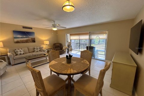 Condo in Bradenton, Florida, 2 bedrooms № 2102358 - photo 7