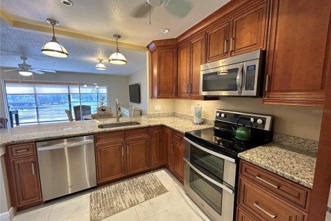 Condo in Bradenton, Florida, 2 bedrooms № 2102358 - photo 2