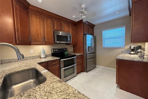 Condo in Bradenton, Florida, 2 bedrooms № 2102358 - photo 4