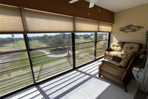 Condo in Bradenton, Florida, 2 bedrooms № 2102358 - photo 9