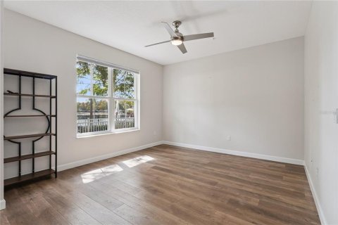 Touwnhouse à vendre à Lake Mary, Floride: 3 chambres, 203.18 m2 № 2424344 - photo 5