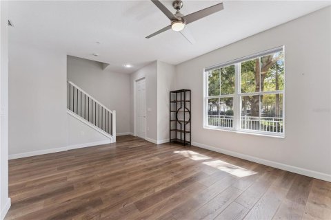 Touwnhouse à vendre à Lake Mary, Floride: 3 chambres, 203.18 m2 № 2424344 - photo 4