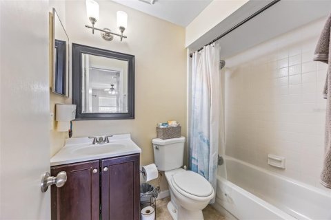 Condo in Merrit Island, Florida, 2 bedrooms № 2236116 - photo 18