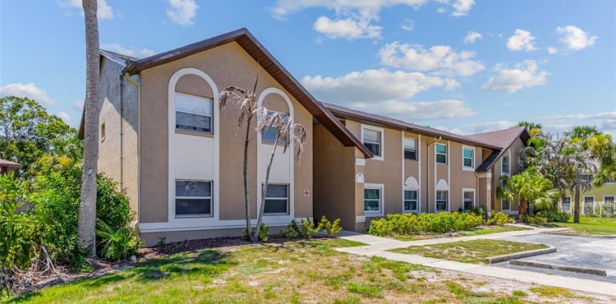 Condo in Merrit Island, Florida, 2 bedrooms № 2236116