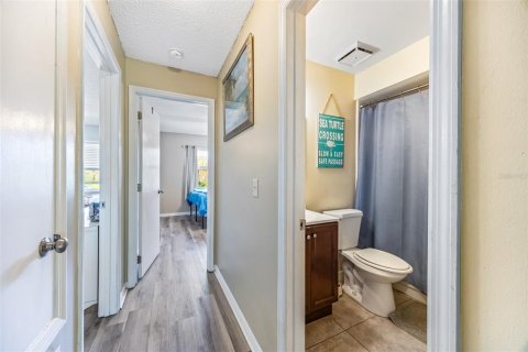 Condo in Merrit Island, Florida, 2 bedrooms № 2236116 - photo 11